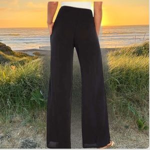 Gorgeous Black pants crepe like fabric flowy beachy kind of vibe! Palazzos